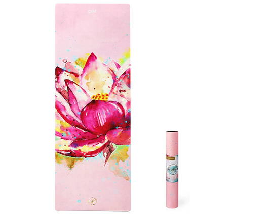 Yogamatte von Shiva Girl, extra rutschfest aus Naturkautschuk - rosa Lotus, ausgerollt und zusammengerollt